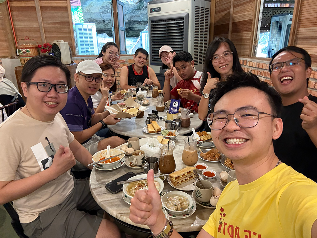 Breakfast is served at Kin Loong Cafe